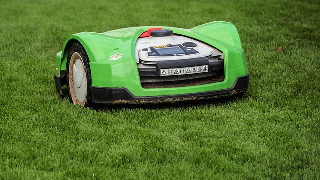 robotická sekačka na trávu